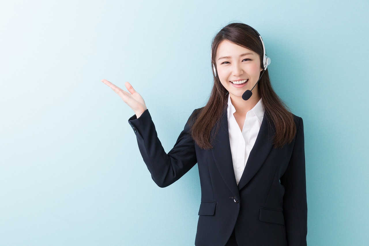 案内するオペレーター
